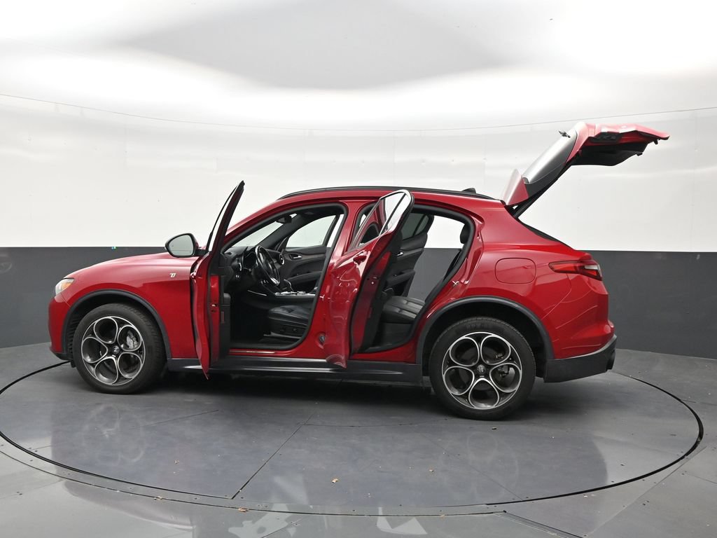 Used 2022 Alfa Romeo Stelvio Ti w/ Active Assist Plus Package AWD/4WD image 29