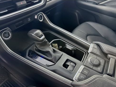 Certified 2024 Toyota Grand Highlander AWD image 11