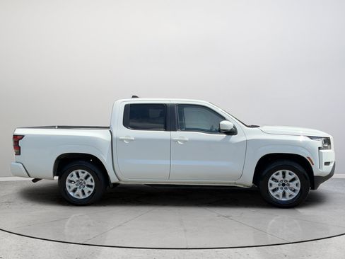 Used 2022 Nissan Frontier SV RWD image 6