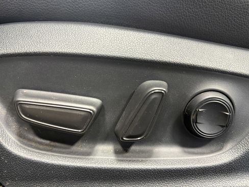 Used 2018 Toyota Camry SE image 19