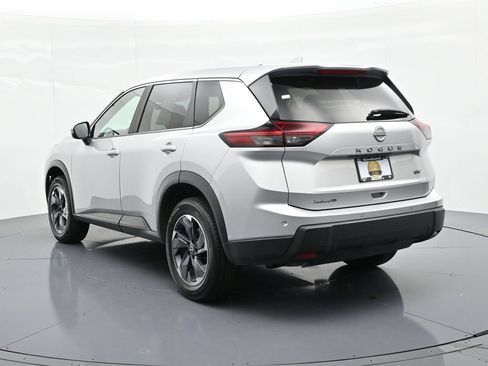 Used 2024 Nissan Rogue SV FWD image 8