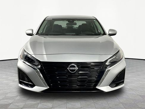 Certified 2023 Nissan Altima 2.5 SV FWD image 2