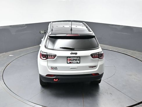 Used 2025 Jeep Compass Trailhawk AWD/4WD image 46