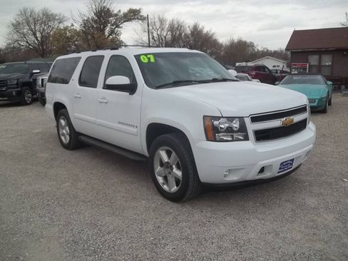 Used 2007 Chevrolet Suburban LTZ w/ LTZ Preferred Equipment Group AWD/4WD image 4