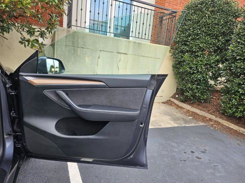 Used 2023 Tesla Model Y 2WD image 59