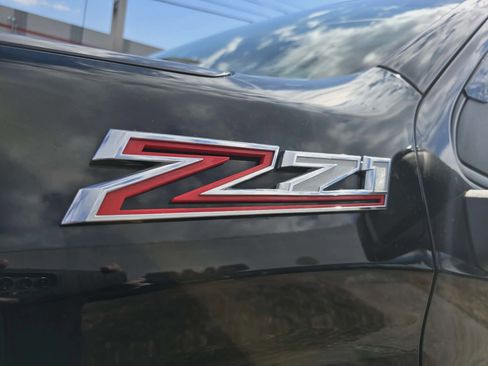 Used 2020 Chevrolet Silverado 1500 LT Trail Boss w/ Midnight Edition image 11