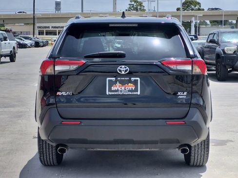 Certified 2025 Toyota RAV4 XLE AWD/4WD image 5