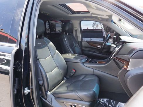 Used 2020 Cadillac Escalade Luxury RWD image 24