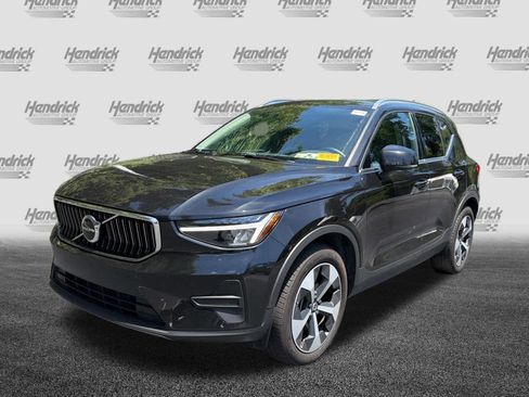 Used 2025 Volvo XC40 B5 Core AWD/4WD image 6