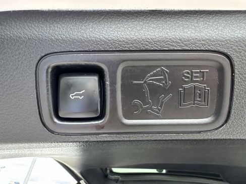 Used 2019 Ford Expedition Limited w/ Equipment Group 301A RWD image 15