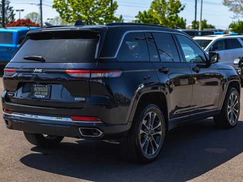 Used 2024 Jeep Grand Cherokee Overland AWD/4WD image 9