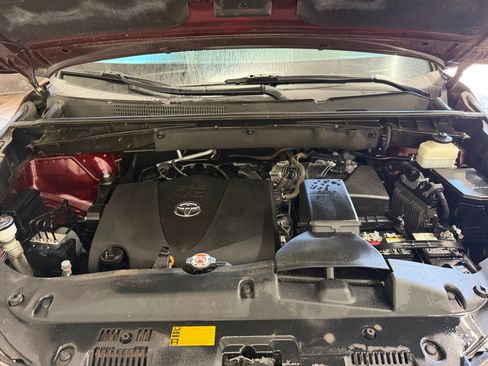 Used 2019 Toyota Highlander XLE FWD image 21