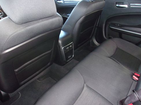 Used 2019 Chrysler 300 Touring image 16