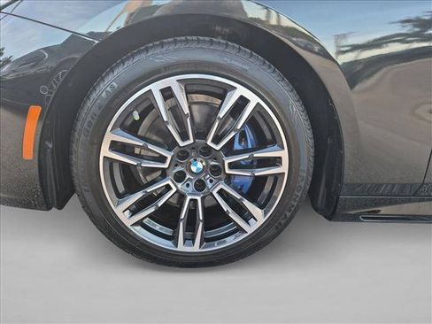 Used 2025 BMW 530i w/ M Sport Package RWD image 25