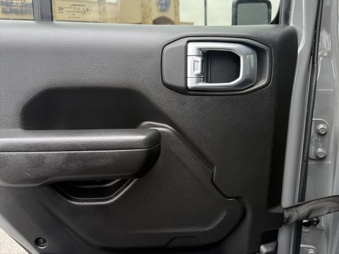 Used 2023 Jeep Wrangler Willys image 13