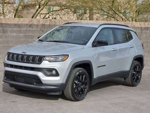 Used 2026 Jeep Compass Latitude AWD/4WD image 4