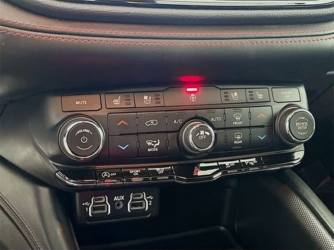 Used 2023 Dodge Durango GT image 16