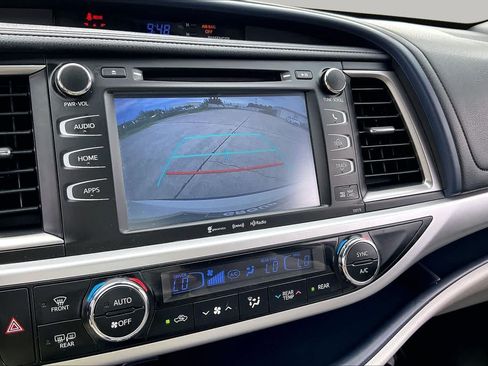 Used 2018 Toyota Highlander XLE FWD image 24