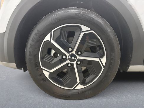 Used 2023 Kia Niro EX image 25