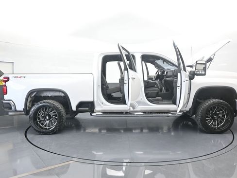 Used 2024 Chevrolet Silverado 2500 LT image 76