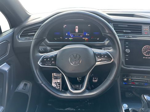 Used 2022 Volkswagen Tiguan SE R-Line image 12