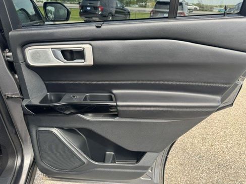 Used 2021 Ford Explorer Platinum w/ Equipment Group 601A AWD/4WD image 34