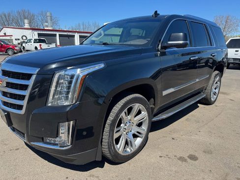 Used 2017 Cadillac Escalade Premium Luxury AWD/4WD image 9