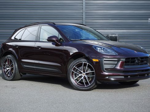 Certified 2023 Porsche Macan AWD/4WD image 13