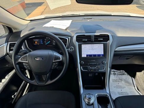 Used 2020 Ford Fusion SE FWD image 16
