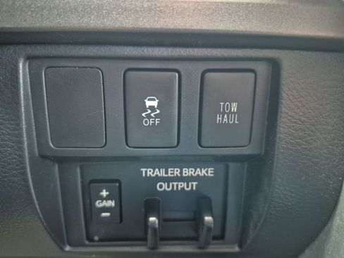 Used 2018 Toyota Tundra SR5 w/ TRD Off Road Package image 27