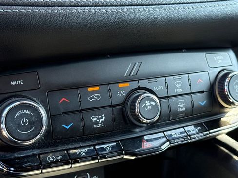 Used 2023 Dodge Durango SXT Launch Edition image 25