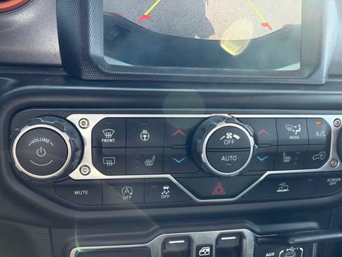 Used 2021 Jeep Gladiator Mojave AWD/4WD image 17