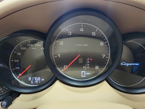 Used 2014 Porsche Cayenne Platinum Edition AWD/4WD image 28