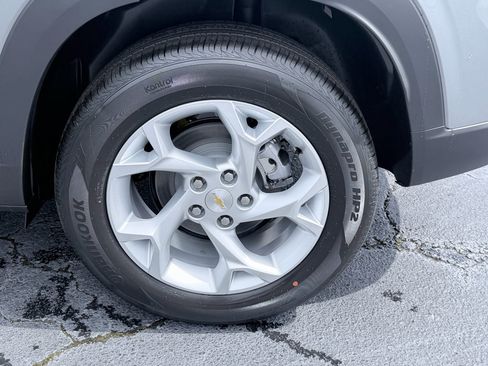 New 2026 Chevrolet Trax LS w/ LS Convenience Package FWD image 32