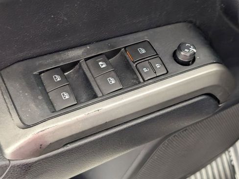 Used 2019 Toyota Tacoma SR5 RWD image 11