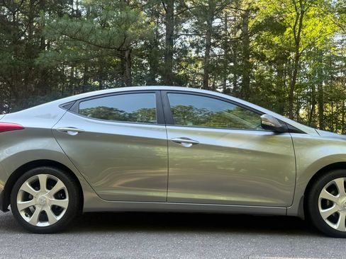 Used 2013 Hyundai Elantra Limited FWD image 4
