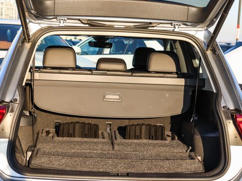 Used 2022 Volkswagen Tiguan SE w/ Panoramic Sunroof Package image 28