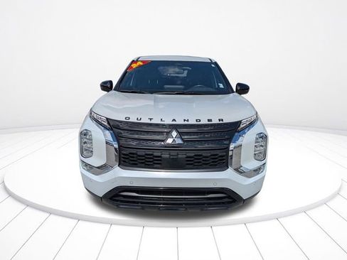 Used 2024 Mitsubishi Outlander SE Black Edition image 9