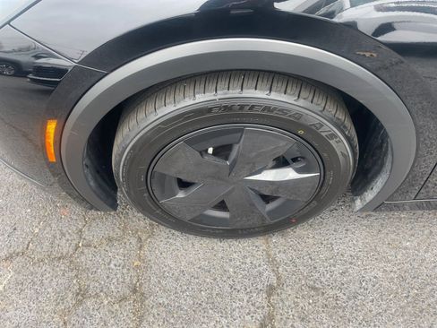 Used 2025 Toyota Prius LE image 30