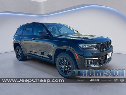 New 2025 Jeep Grand Cherokee Altitude image 1
