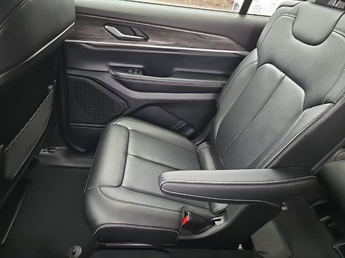 Used 2023 Jeep Grand Cherokee L Limited w/ Black Appearance Package image 37