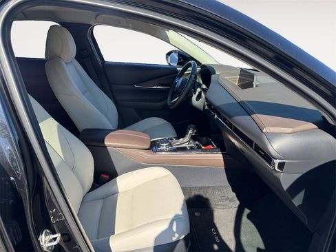 Used 2025 MAZDA CX-30 AWD 2.5 S w/ Premium Package image 15