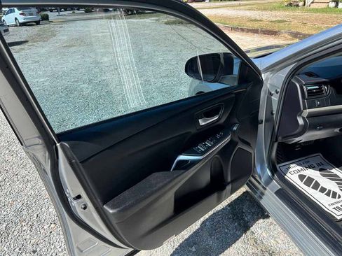 Used 2017 Toyota Camry SE FWD image 7