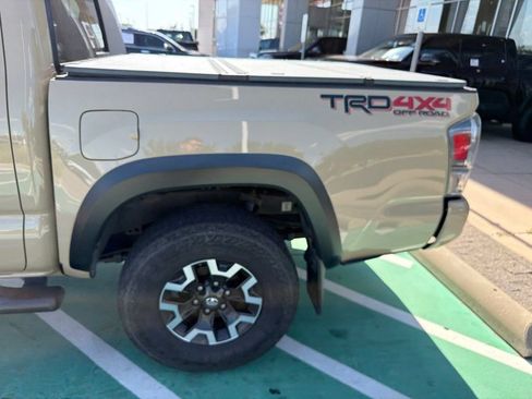 Used 2020 Toyota Tacoma TRD Off-Road w/ TRD Premium Off Road Package AWD/4WD image 9