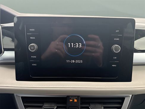 New 2026 Volkswagen Taos SE image 18