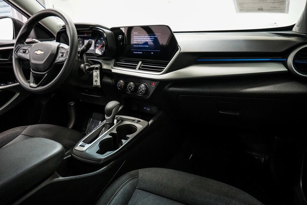 Used 2025 Chevrolet Trax LS FWD image 9