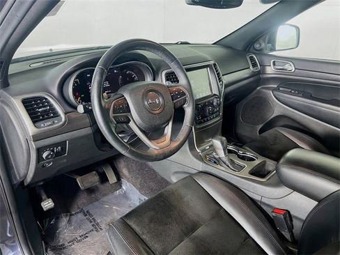 Used 2017 Jeep Grand Cherokee Altitude image 10