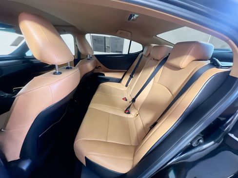 Used 2023 Lexus ES 350 image 29