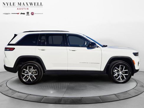 New 2025 Jeep Grand Cherokee Limited image 17