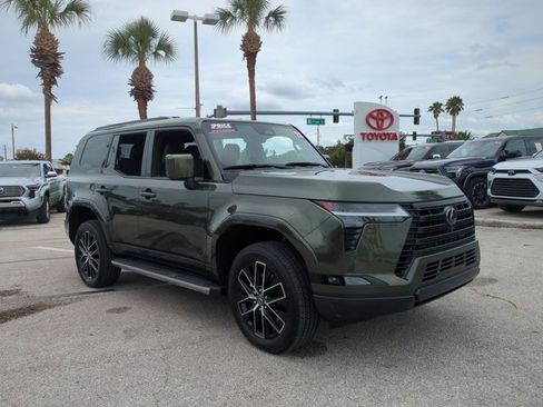 Used 2025 Lexus GX 550 w/ Accessory Package (Z1) AWD/4WD image 3